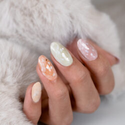 Seashell Flakes_Nails_01