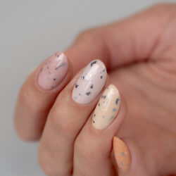 Terrazzo Top Coat_Nails_02